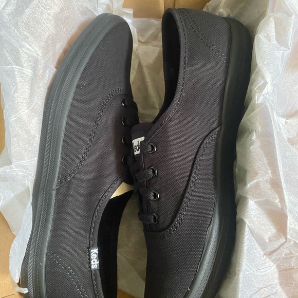 Keds Women’s 7 tennis shoes - Picture 3 of 4